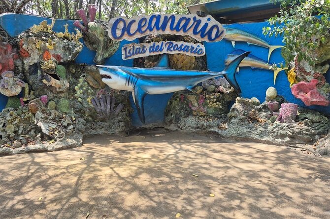 Rosario Islands and Playa Blanca Tour with Snorkeling or Aquarium - Seeing the Rosario Islands from the water