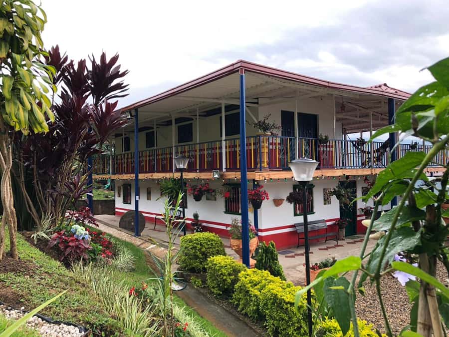 Salento: Coffee Farm Tour with Tasting - Leaving town for a traditional coffee finca