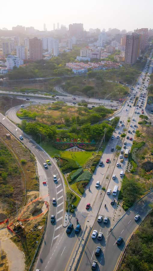 Salida de Cartagena: City Tour a Barranquilla & Santa Marta - The Pumarejo Bridge and the road between cities