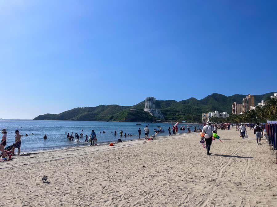 Salida de Cartagena: City Tour a Barranquilla & Santa Marta - Barranquilla’s big symbols and local pride