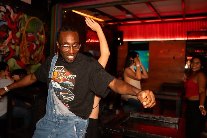 Salsa & Bachata Nightlife Tour in Medellín with a Local Dancer - Rooftops, Drinks, and a Change of Pace