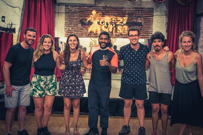 Salsa Tour in Cartagena with admission Ticket to Café Havana - Learning salsa in an air-conditioned studio