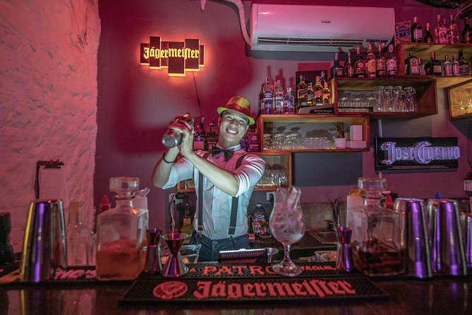 Salsa Tour in Cartagena with admission Ticket to Café Havana - Best nights, group sizes, and practical comfort