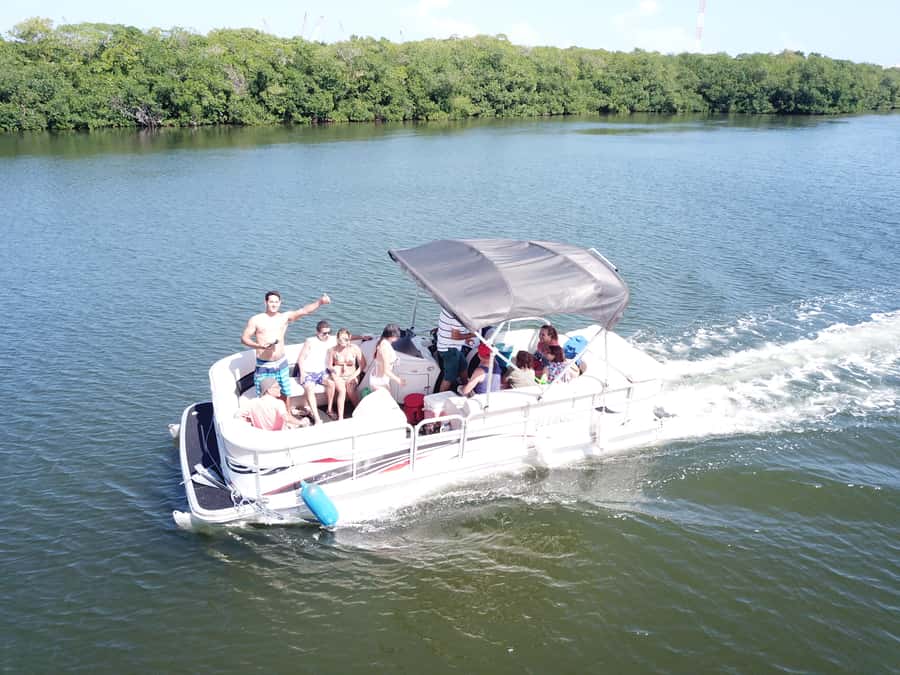 San Andrés: Island Pontoon Boat Tour - Cayo Acuario: clear water and marine life