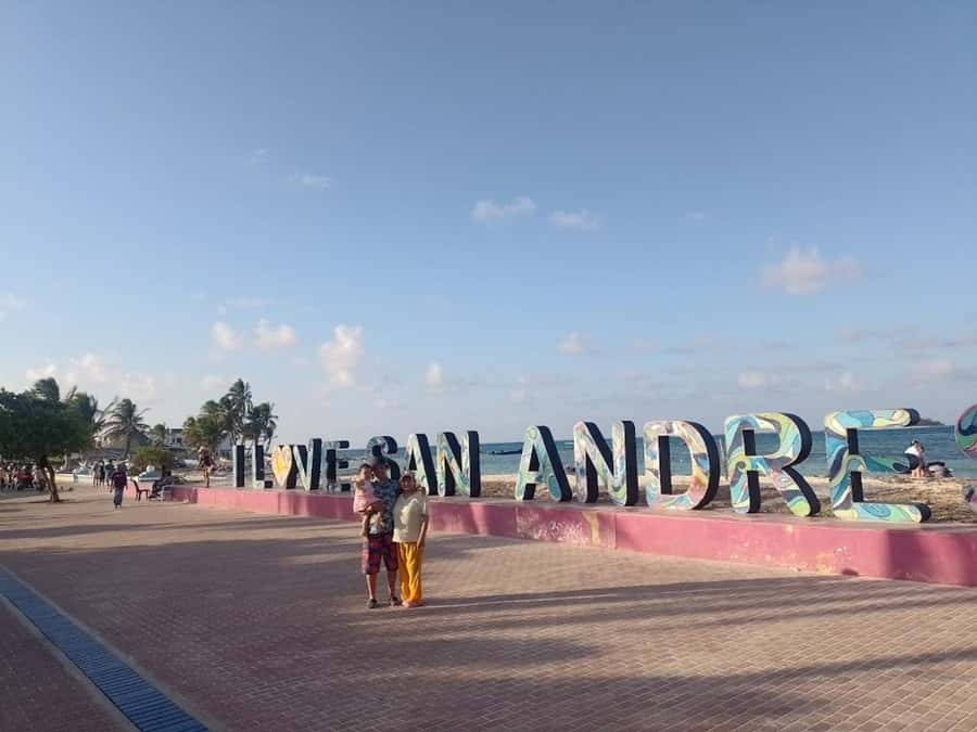 SAN ANDRES: Island Tour by Chiva + Hoyo Soplador - Starting at the Police Pier in a Chiva