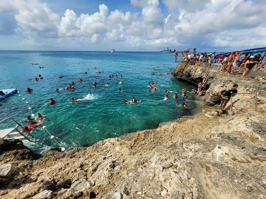 SAN ANDRES: Island Tour by Chiva + Hoyo Soplador - Who will enjoy this San Andrés tour most?
