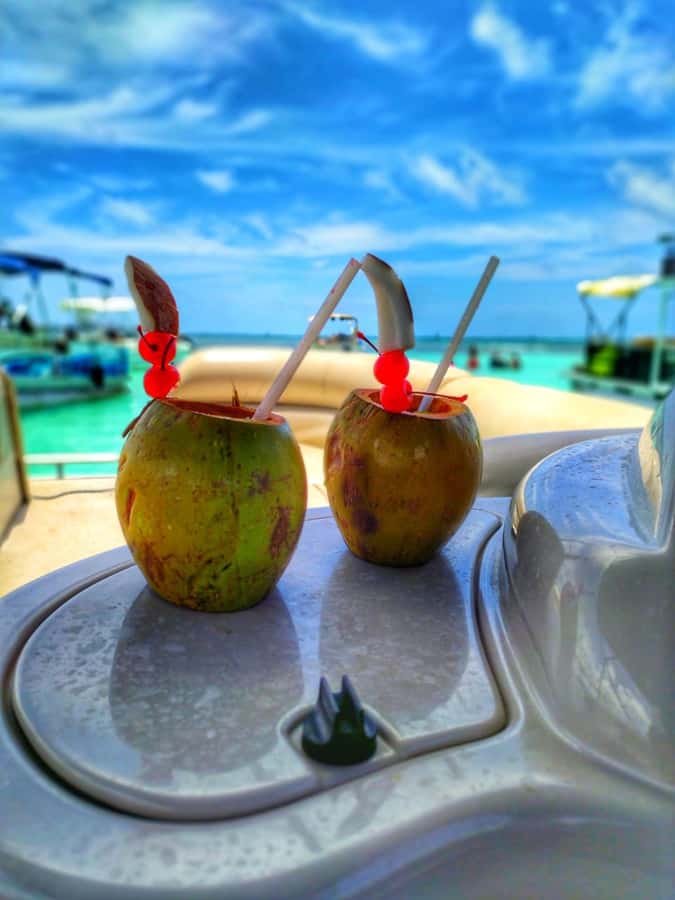 San Andres: Private Boat Trip with Tiki Bar & Rose Cay Stops - El Palito and the Floating Tiki Bar