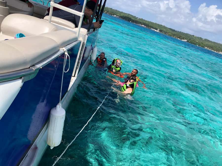 San Andres: Private Boat Trip with Tiki Bar & Rose Cay Stops - What the $366 Group Price Really Buys