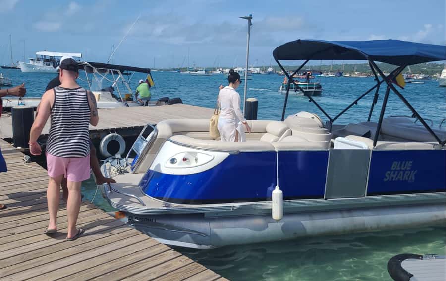 San Andres: Private Boat Trip with Tiki Bar & Rose Cay Stops - Starting at Muelle de la Policia