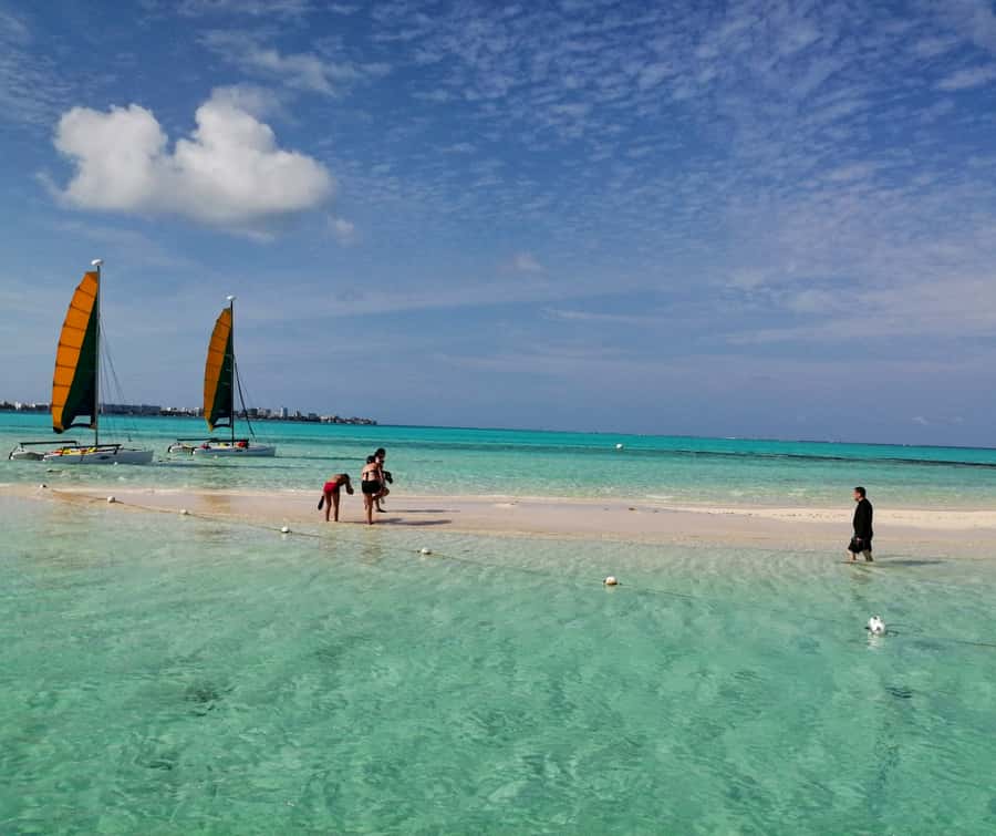 San Andres: Private San Andres Bay Tour by Luxury Speedboat - Old Point mangroves and the first photo stop