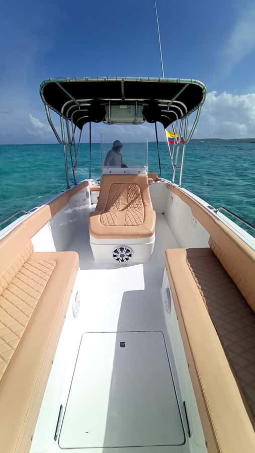 San Andres: Private San Andres Bay Tour by Luxury Speedboat - Rocky Key and the Nicodemus shipwreck