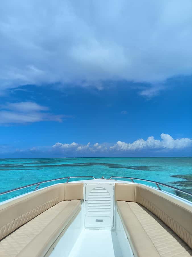 San Andres: Private San Andres Bay Tour by Luxury Speedboat - Captain, assistant, and the private-tour feel