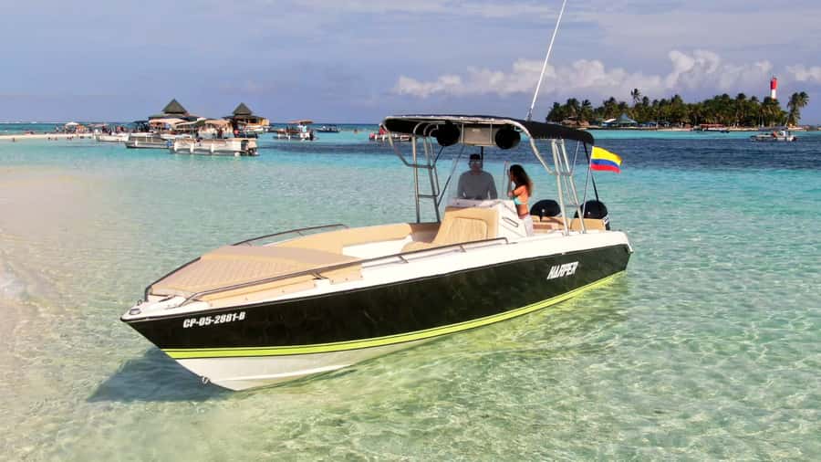 San Andres: Private San Andres Bay Tour by Luxury Speedboat - Meeting at Muelle de la Policía