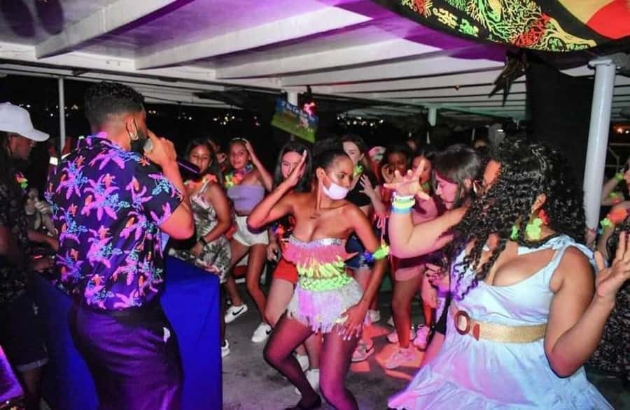 San Andres: White Party on boat with open bar, dinner and dancers! - Meeting at Marina Portofino
