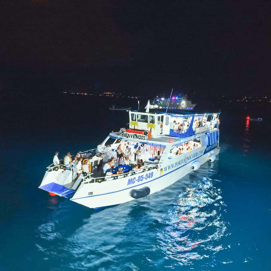 San Andres: White Party on boat with open bar, dinner and dancers! - Three hours cruising San Andrés Bay