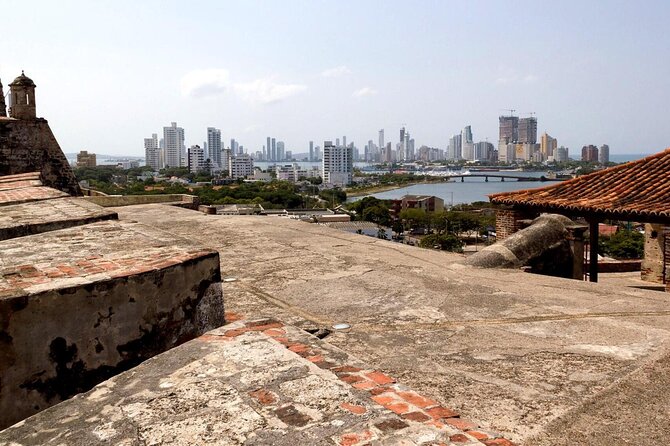 San Felipe Castle and Getsemani Walking Tour with tickets - Timing, meeting-point changes, and the three-hour promise