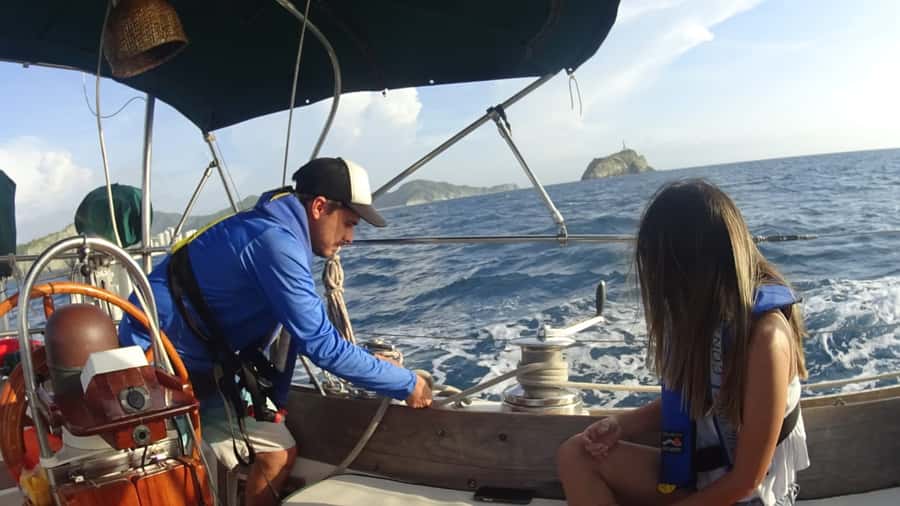 Santa Marta Bay: Sunset on a sail boat - Sailing toward the islet for about 70 minutes