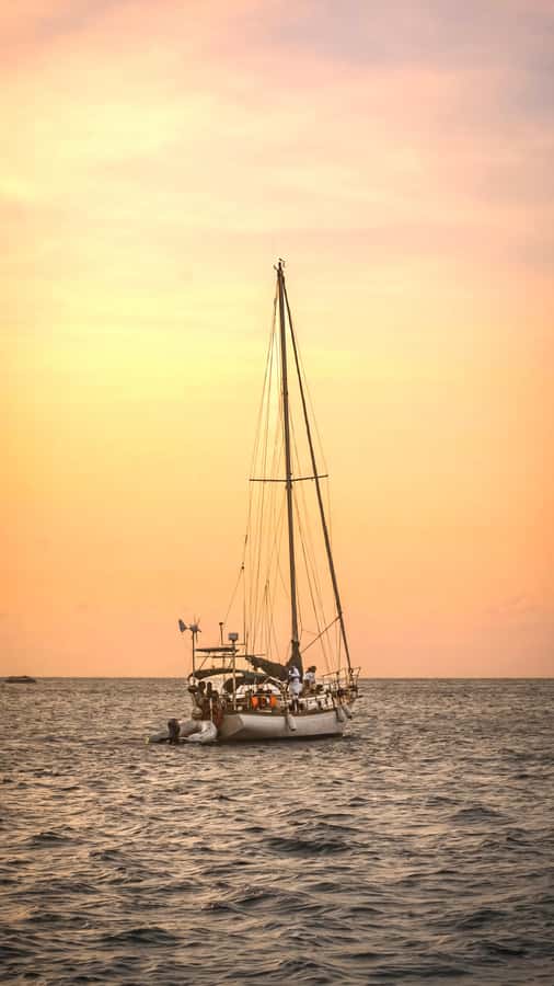 Santa Marta Bay: Sunset on a sail boat - The sunset views and photo opportunities