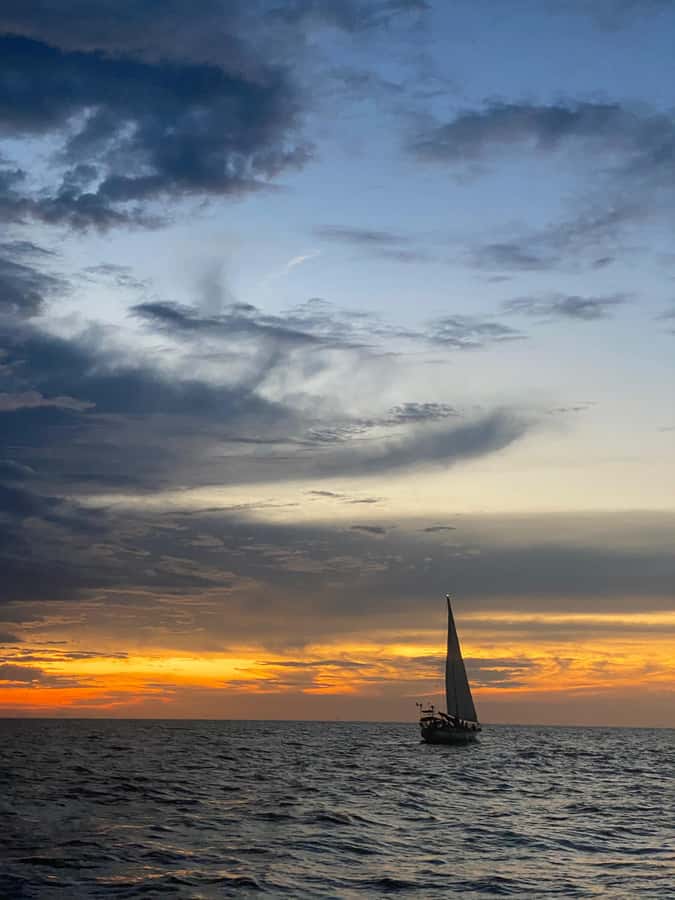 Santa Marta Bay: Sunset on a sail boat - Who should book this boat trip?
