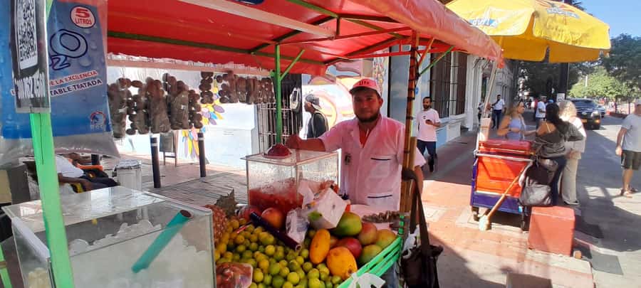 Santa Marta Graffiti Tour: Urban Art & Culture - Plaza de San Francisco and the final stretch