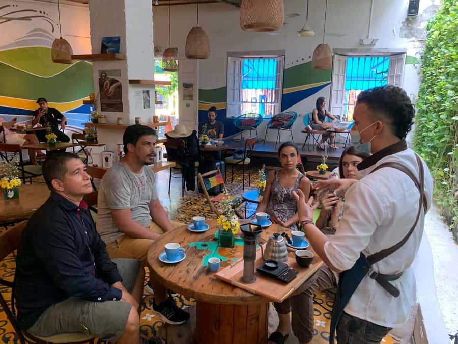 Santa Marta: Guided Walking Food Experience - Arepas de huevo at a local kiosk