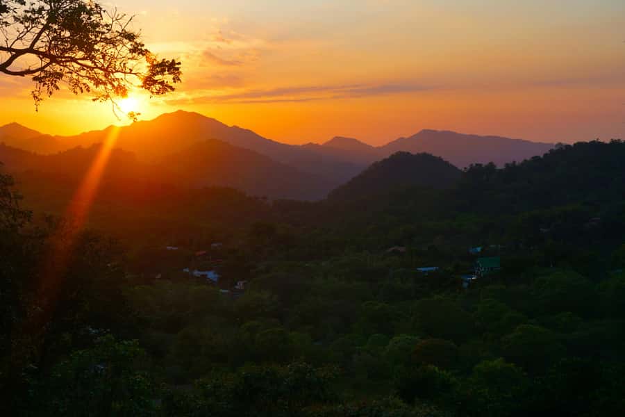 Santa Marta: Minca Coffee, Cocoa, & Waterfall Full-Day Trip - Lunch in the mountains with a broad view