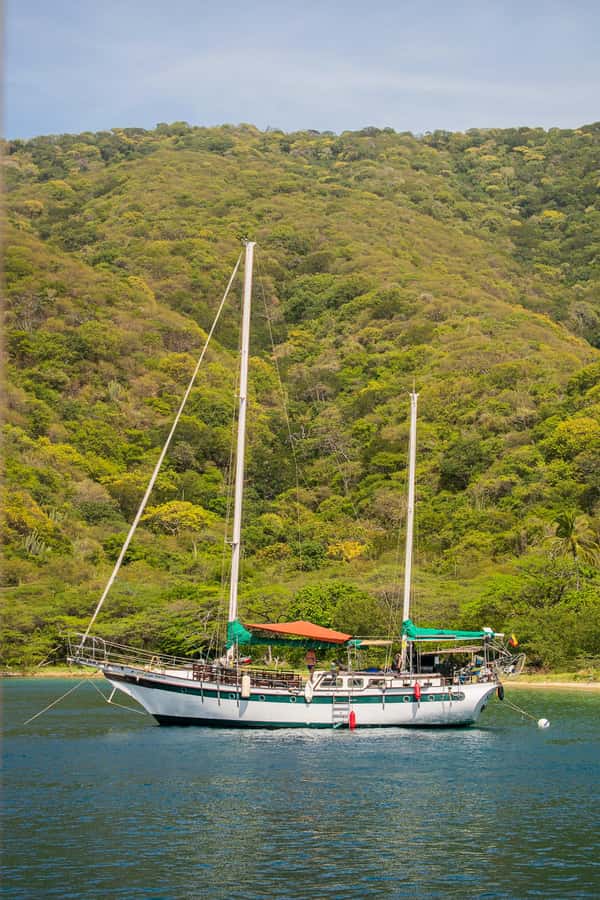 Santa Marta: Sailboat day tour to Tayrona Park - Why this boat trip is different from a Tayrona land visit