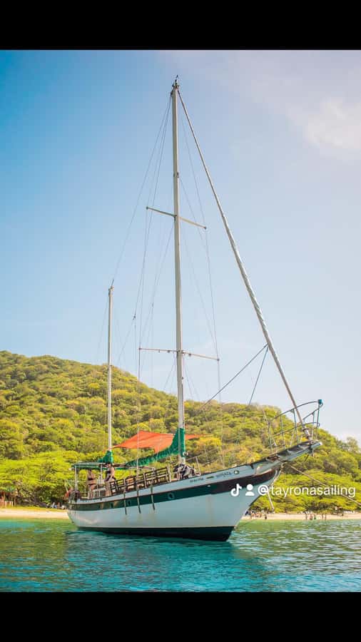 Santa Marta: Sailboat day tour to Tayrona Park - The ride past Taganga, Granate, and Aguja Island