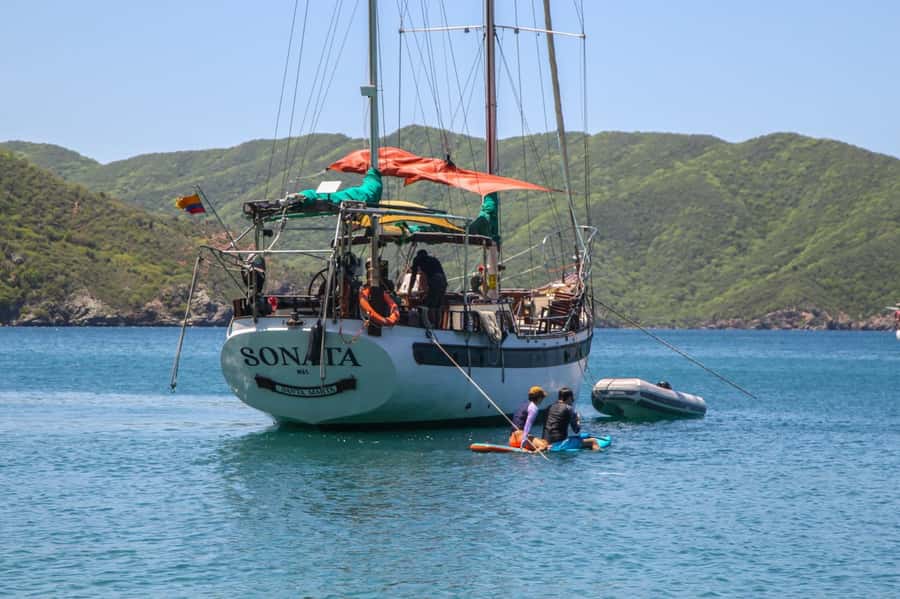 Santa Marta: Sailboat day tour to Tayrona Park - Sailing back toward Santa Marta at sunset