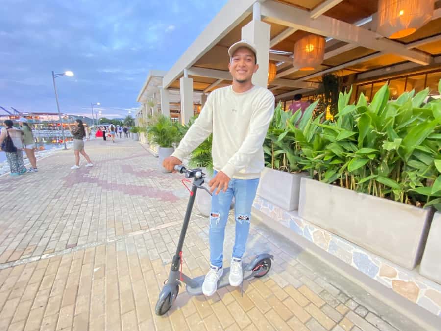 Santa Marta: Scooters Rental - Small streets, squares, and parks at your own pace