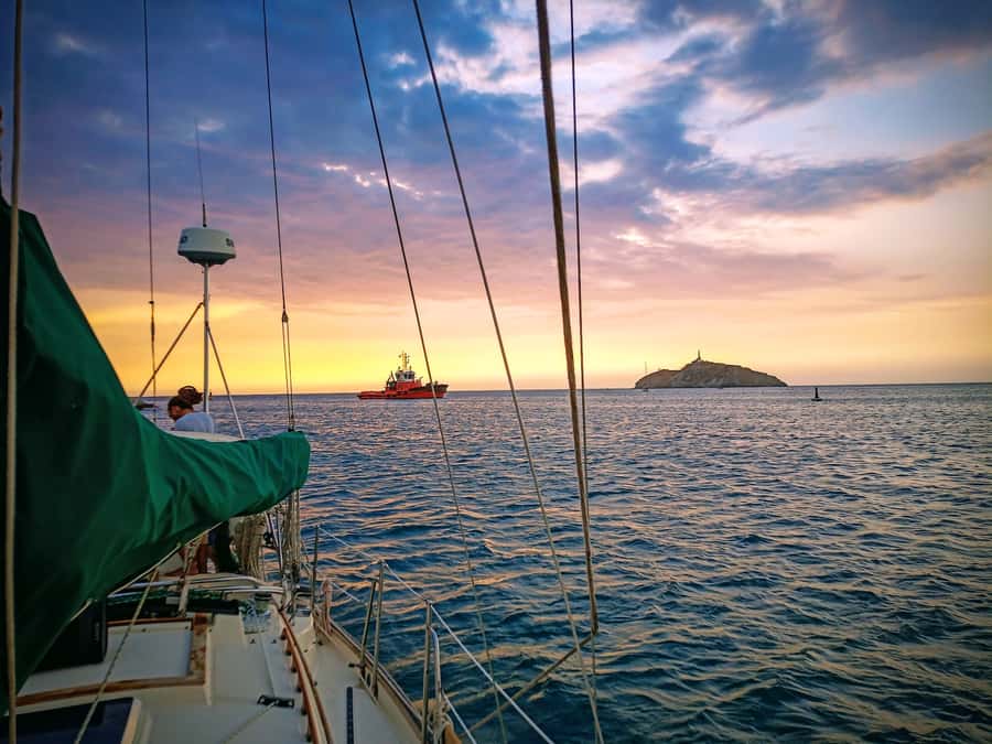 Santa Marta: Sunset Cruise Around the Bay - The First Hour: Sailing Around Santa Marta Bay