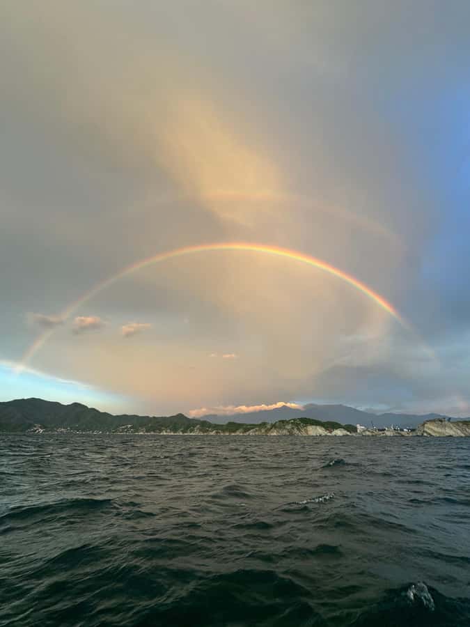 Santa Marta: Sunset Cruise Around the Bay - The Anchored Sunset: An Hour to Slow Down