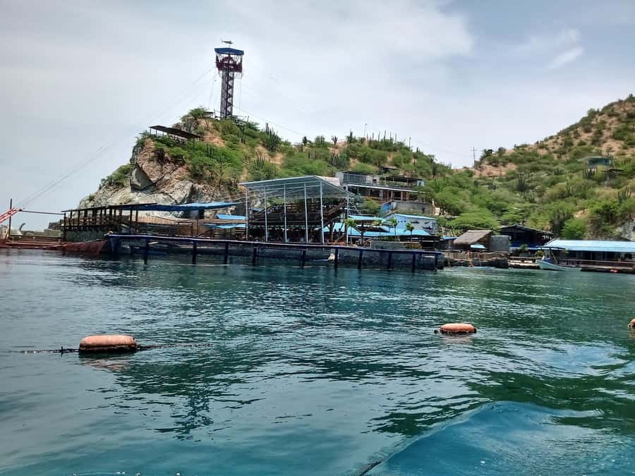 SANTAMARTA: TOUR Combo boat taxi, aquarium, lunch, and white sand beach - The 20-minute boat ride to the aquarium