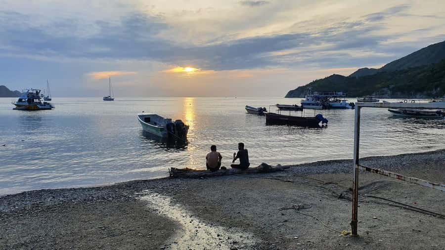 SANTAMARTA: TOUR Remanso, Taganga, Playa Grande Lunch and Snorkeling Included - Walking through Taganga’s fishing village