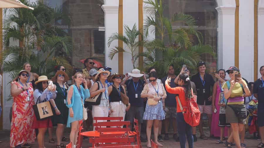 Shared Cartagena Old City Tour with Wireless Audio System - What the wireless audio system changes