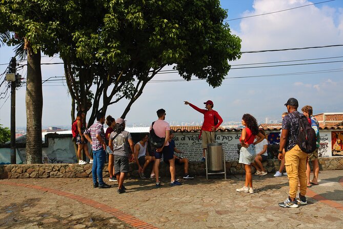 Shared Gastronomic Tour in the Alameda Cali Market - Calle 2a Oeste and the Jovita monument