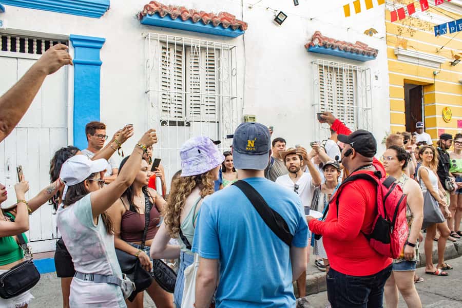 Shared Old Cartagena & Getsemani Tour with Wireless System - Plaza de la Trinidad and Callejón Ancho