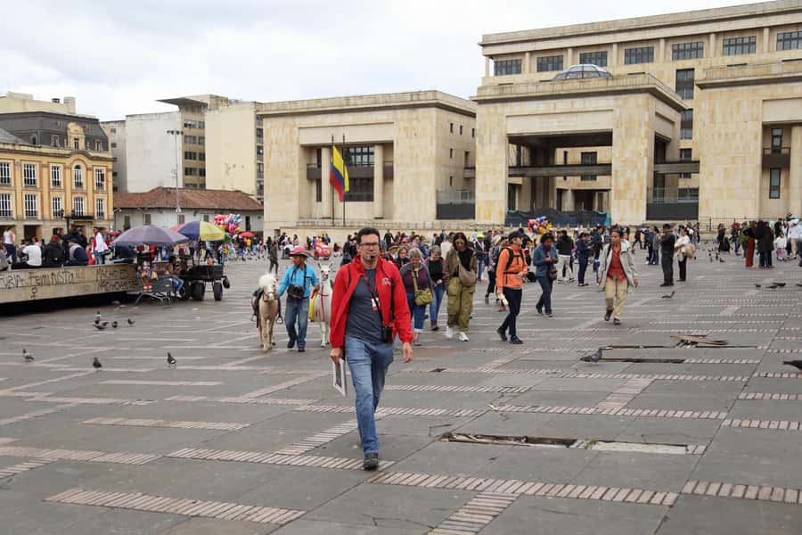 Shared Tour Colombian Conflict War, Drug Trafficking & Peace - The 1948 Bogotazo and La Violencia