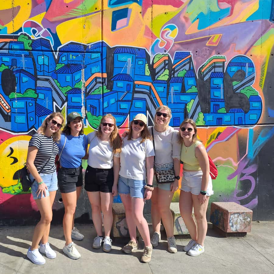 Shared Tour to Comuna 13 & Aurora Cable Car in Medellin - Music, dance, crafts, and a local snack