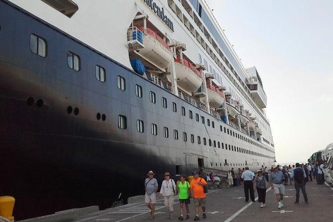 Shore Excursion: Cartagena City Tour and local lunch. - A four-hour plan for seeing Cartagena