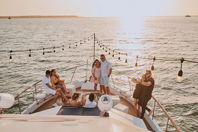 Sibarita Master 85' luxury 90 min Sunset Tour Open Bar - Key points before you book