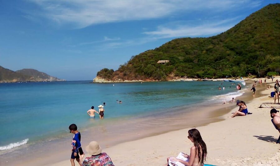 SPEEDBOAT TOUR TO TAYRONA CRISTAL BEACH - Six hours at the beach