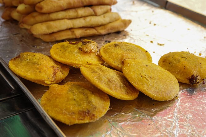 Street Food Tour with a local Foodie in Cartagena - San Diego’s cheese arepa