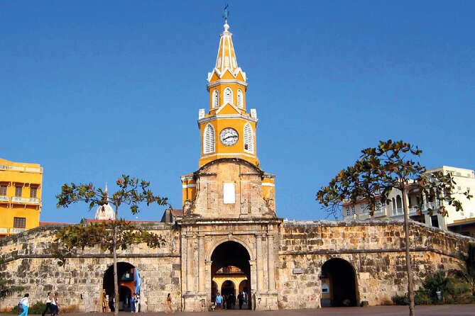 Taste Cartagena: Street Food and Full City Tour with Expert Guide - The food experience: useful, but keep expectations clear