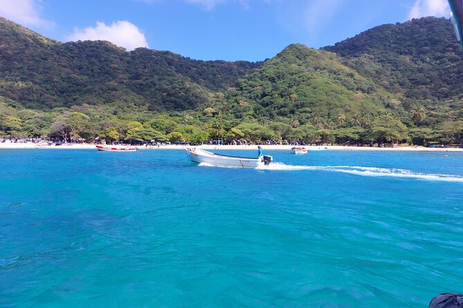 Tayrona by sea - The ride to Cinto and the first taste of Tayrona