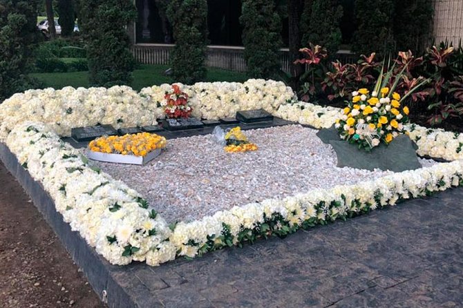 The Best Pablo City Tour In Medellin - Old Monaco and the memorial in Envigado