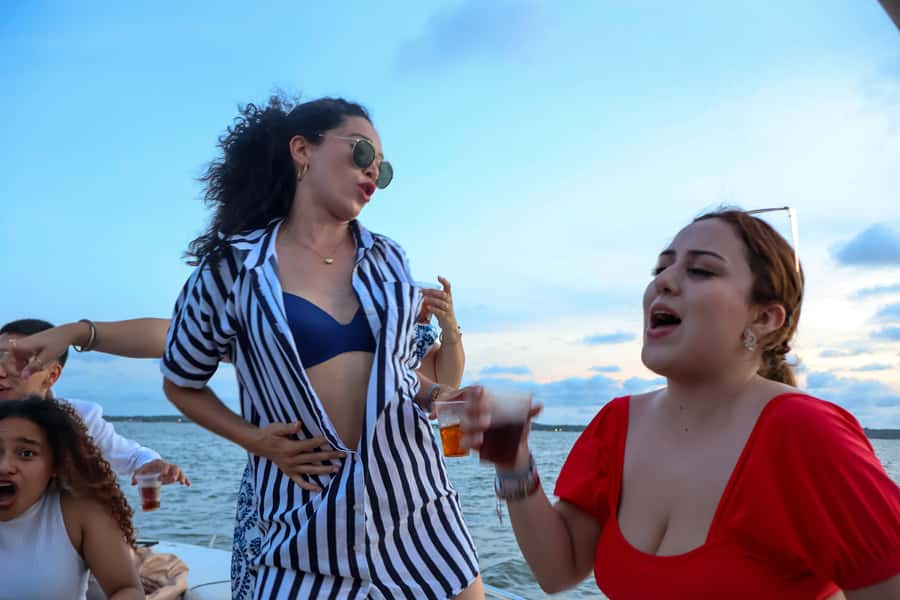The best sunset tour in the bay: Open bar party & fun - Meeting the Group Before Boarding