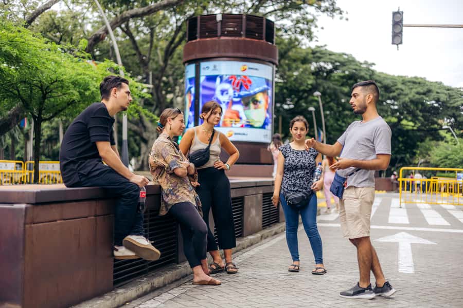 The Cali Salsa Tour - Meeting Grupo Niche at Museo Jairo Varela