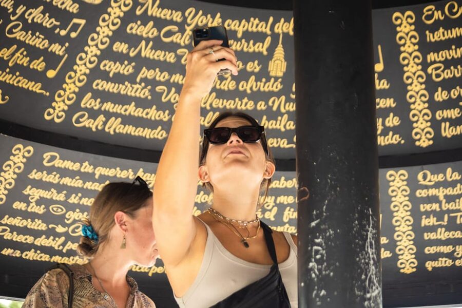 The Cali Salsa Tour - Finishing with footwork at La Topa Tolondra