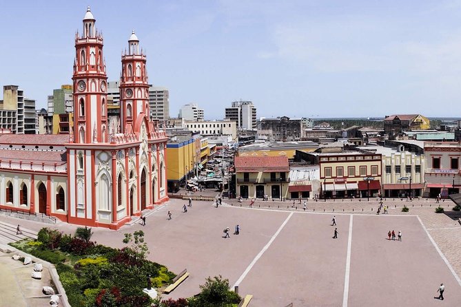 The center: Charm, Culture and Flavors - Plaza de la Aduana and a key civic building
